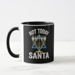 Taza Hoy no es el feriado de Santa Judía Hanukkah Menor<br><div class="desc">Gracioso,  santa,  navidades,  hanukkah,  menorah,  judío,  judío,  regalo,  cumpleaños</div>