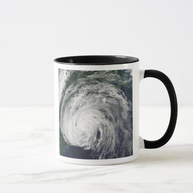 Taza Huracán Earl a mitad del Atlántico (Derecha)