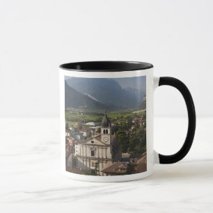 Taza Iglesia colegiada en la mañana, Arco, Trento
