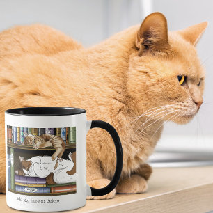 Taza Ilustración de estantería de libros de gatos dormi