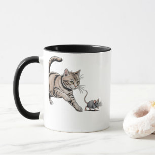 Taza Ilustración divertida de un gato persiguiendo un r