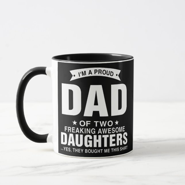 Taza I'm A Proud Dad Of Two Freaking Awesome Daughters (Izquierda)