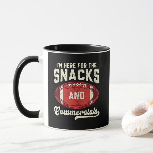 Taza I'm Here For The Snacks And Commercials Football (Con donut)