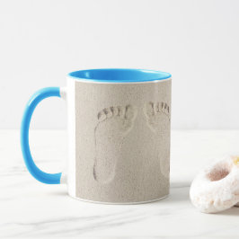 Taza Impresiones descalzos en arena de playa