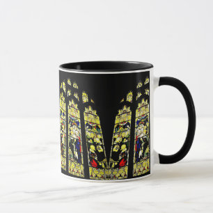 Taza inglesa vieja de la ventana de la iglesia del