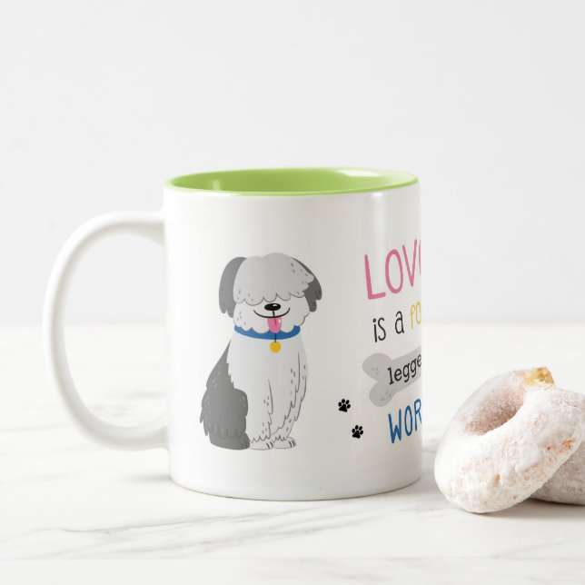 Taza inglesa vieja del perro pastor - regalo lindo (Con donut)