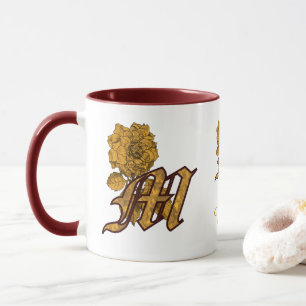 Taza Inicial de monograma M elegante peonía dorada pers
