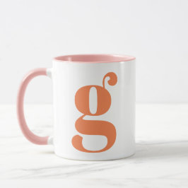 Taza Inicial de monograma moderno en naranja rosa