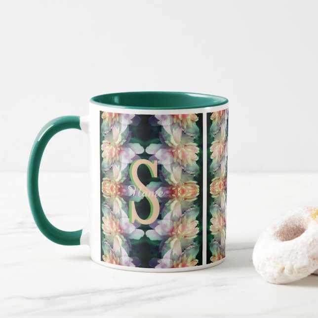 Taza Inicial de Monograma Personalizado Arte de Peonía (Con donut)