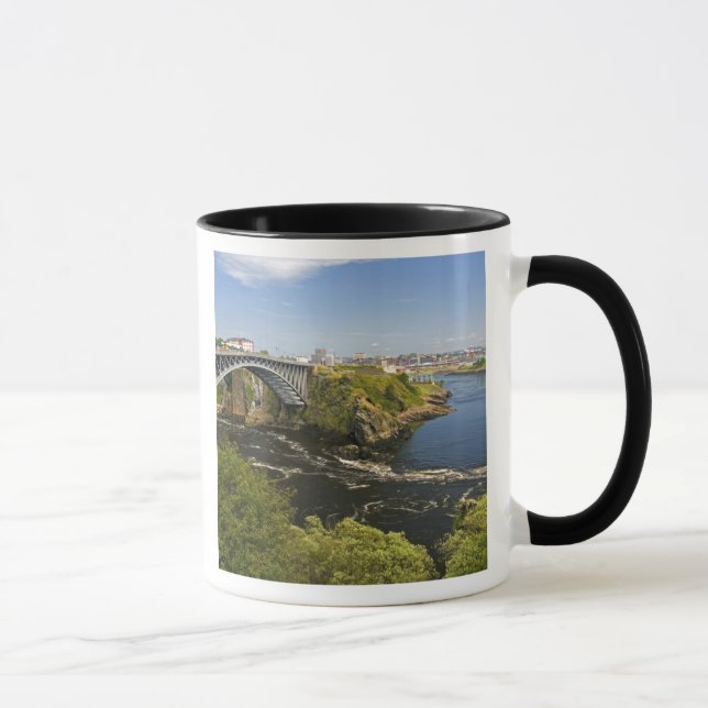 Taza Invertir caídas en el río St. John en St. (Derecha)