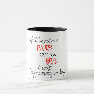 Taza involucra pantalones o sostén que no está pasando