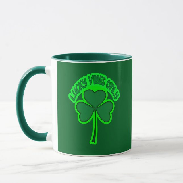 Taza Irish Vibes St Patrick’s Day Shirt – caneca (Izquierda)