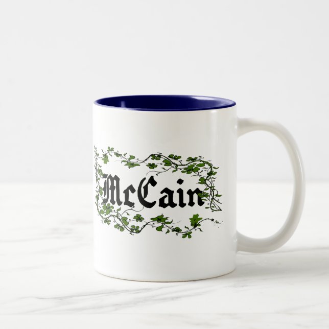 Taza irlandesa céltica de arrastre de la hiedra de (Derecha)