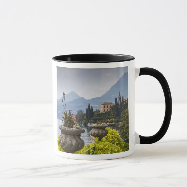 Taza Italia, provincia de Lecco, Varenna. Villa Monaste (Derecha)