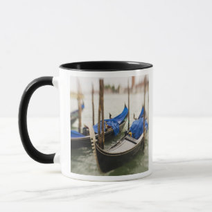 Taza Italia, Venecia, enfoque selectivo de góndola en e