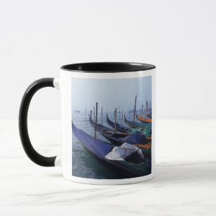 Taza Italia, Venecia. Gondolas.