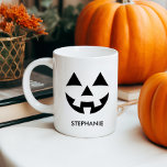 TAZA JACK O LANTERN PUMPKIN FACE NOMBRE PERSONALIZADO<br><div class="desc">Celebra Halloween con estilo con nuestra exclusiva cara de calabaza COFFEE MUG un accesorio versátil que puede ser personalizado para que coincida con tu estilo único. Añade TU NOMBRE O UN MENSAJE PERSONALIZADO para que sea realmente tuyo. Este MUG presenta un caprichoso diseño de calabaza que combina perfectamente los aspectos...</div>