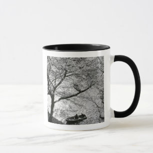 Taza Japón, Tokio. Flores de cerezo en el Imperial