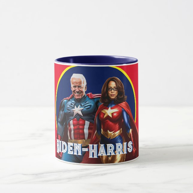 Taza Joe Biden y Kamala Harris como superhéroes (Centro)
