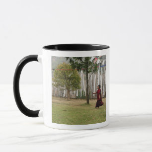 Taza Joven monje y banderas de oración