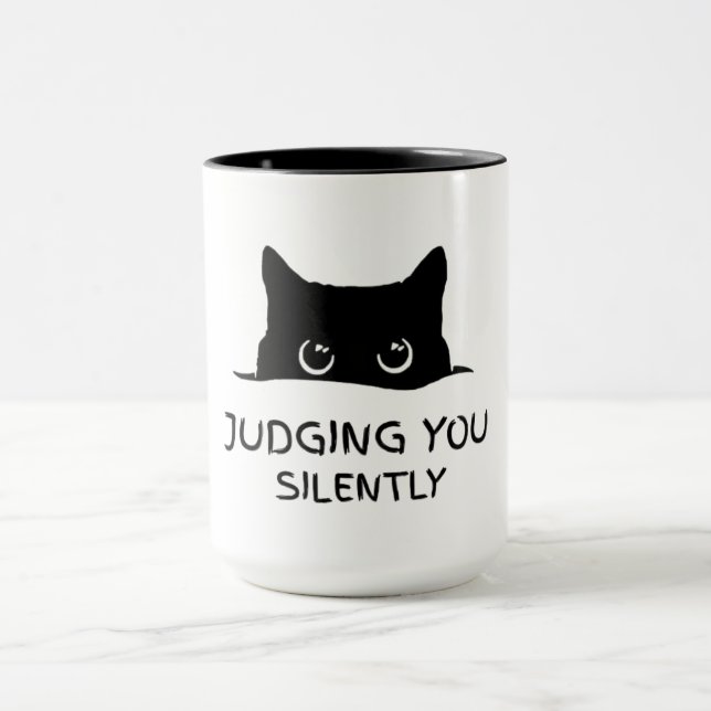 Taza Judging You Silently (Centro)