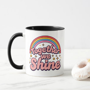 Taza Juntos Brillamos – Cita Retro Orgullo Arcoíris
