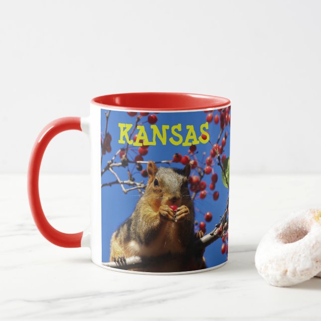 Taza Kansas Squirrel comiendo un café de Berry rojo Mug (Con donut)
