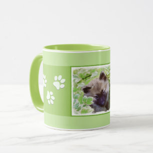 Taza Keeshond Puppy en el jardín pintando arte original