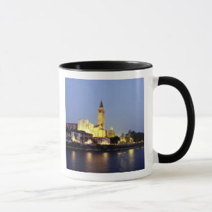 Taza La iglesia de Sant'Anastasia en Verona, Italia.
