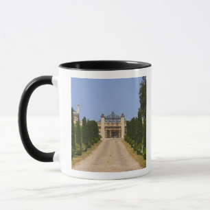 Taza La imponente entrada al Chateau Haut Sarpe, el