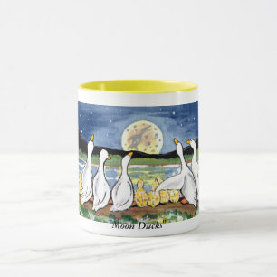 Taza ¡La "luna Ducks" la familia del pato que mira la