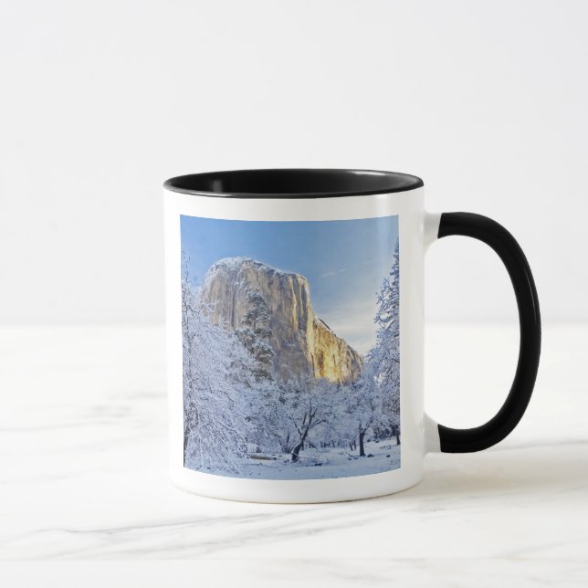 Taza La luz del amanecer golpea El Capitan con nieve (Derecha)