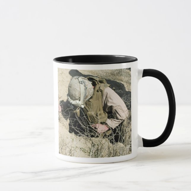Taza La marina estadounidense salta por un agujero (Derecha)