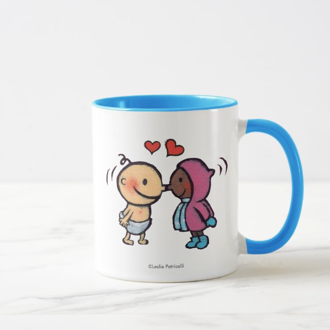 Taza La nariz esquimal amistosa besa a niños (Derecha)