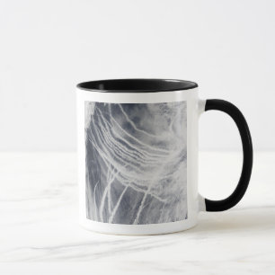 Taza La nave sigue el Océano Pacífico septentrional