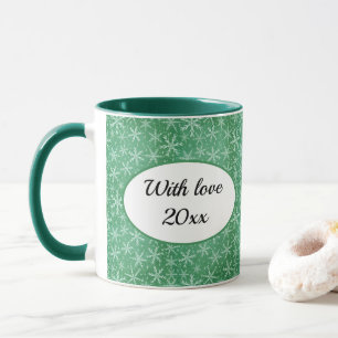 Taza La nieve de invierno de los navidades cae en la fo