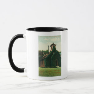Taza La opinión exterior la hiedra cubrió la capilla,
