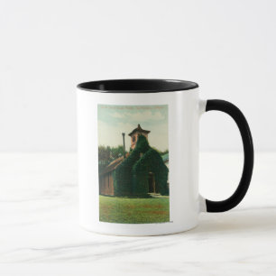 Taza La opinión exterior la hiedra cubrió la capilla,