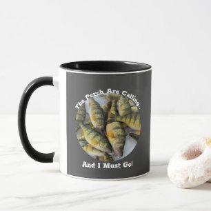 Taza La Perca llama a los hombres de la pesca del hielo