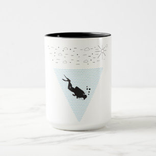 Taza La playa de los 70s del buceo geométrico submarino