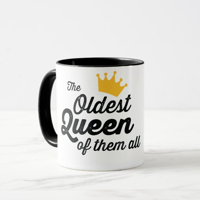 Taza LA REINA MÁS ANTIGUA DE TODAS. Camiseta (Anverso izquierdo)
