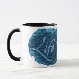 Taza La vida bien gastado slogan azul