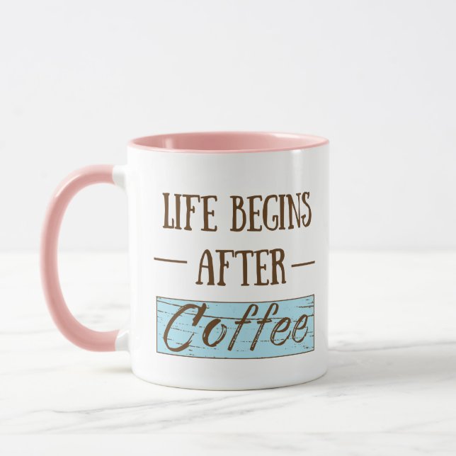 Taza La vida comienza después del café bebebedor gracio (Izquierda)