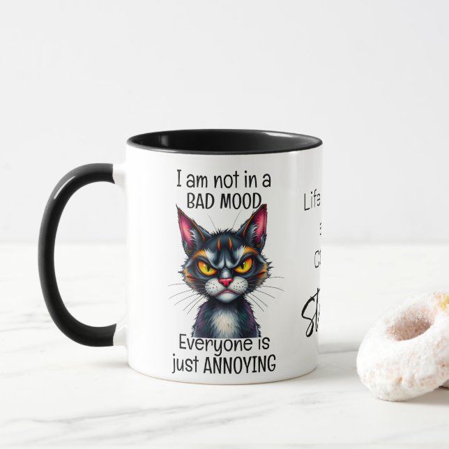 Taza La vida de un gato desordenado comienza después de (Con donut)