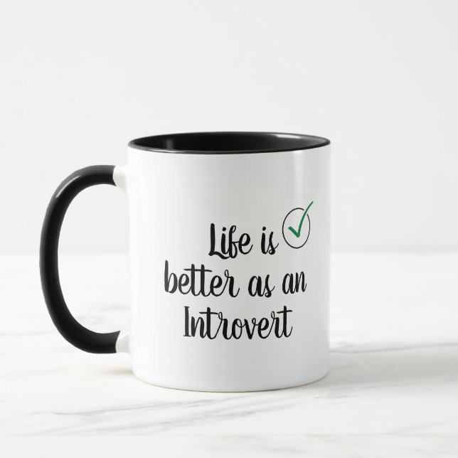 Taza La vida es mejor como un introvertido (Izquierda)