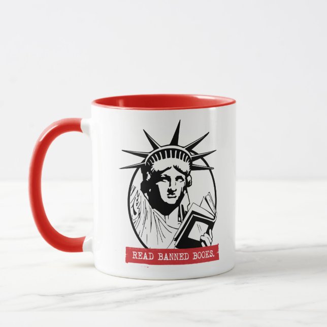 Taza Lady Liberty lee libros prohibidos (Izquierda)