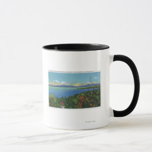 Taza Lago y Montañas Verdes