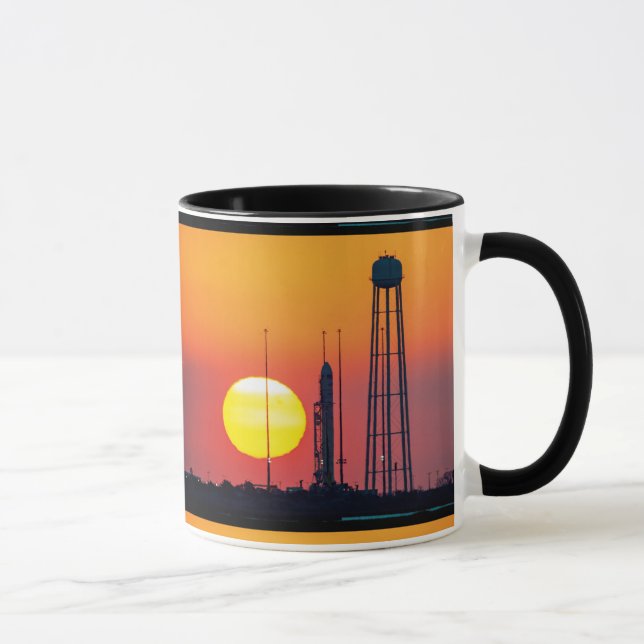 Taza Lanzamiento de la NASA Antares Rocket Sunrise (Derecha)