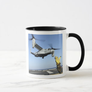 Taza Lanzamientos De un MV-22 Osprey del USS Nassau