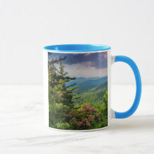 Taza Laurel de la montaña al amanecer